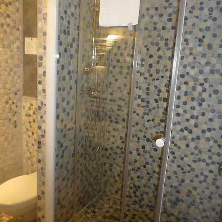 فندق Aix 2*